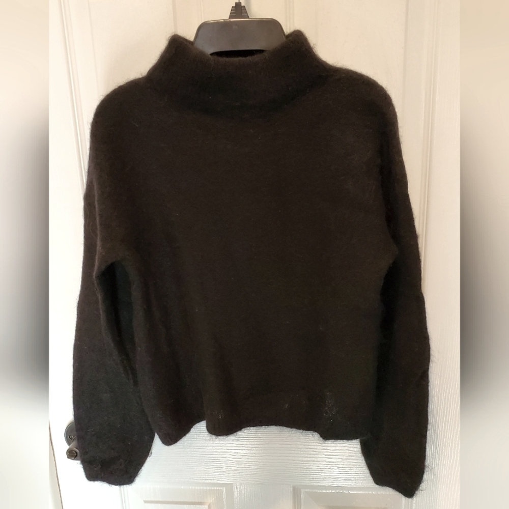 Banana Republic Women's Black Slightly Cropped Mockneck Sweater
